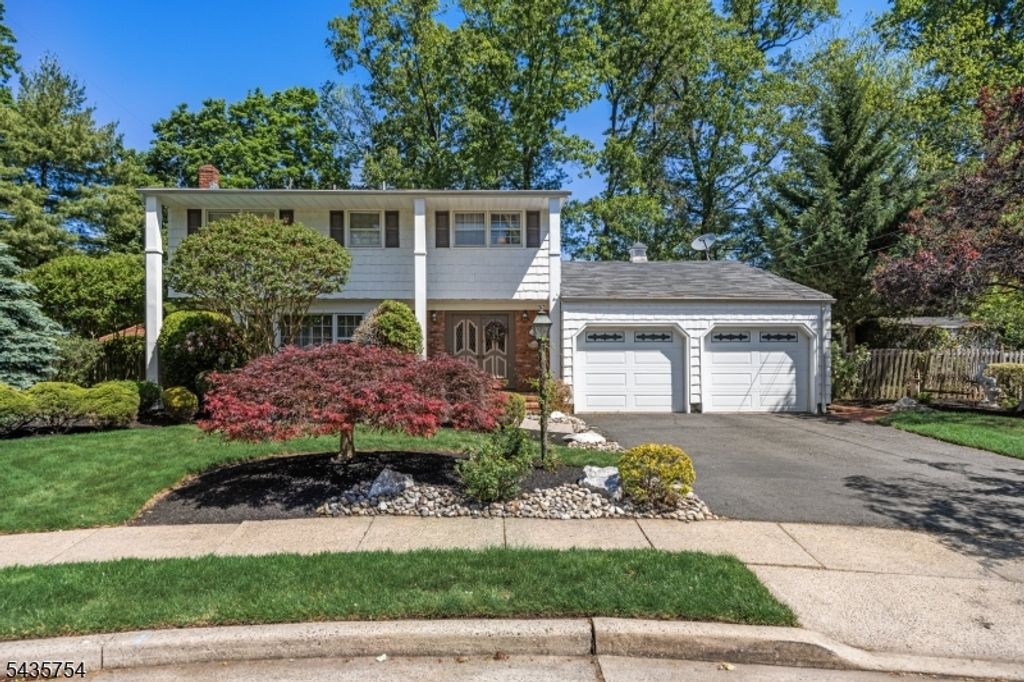 54 Eileen Way, Edison Twp., NJ 08837