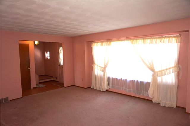 100 Rusty Lane, Greece, NY 14626