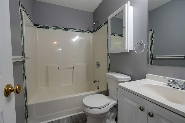 7024 N Winchester Avenue, Kansas City, MO 64119