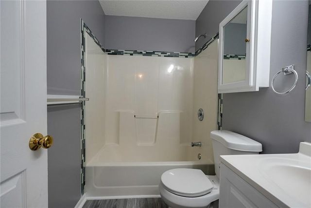 7024 N Winchester Avenue, Kansas City, MO 64119