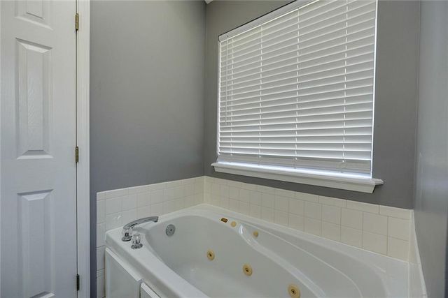 7024 N Winchester Avenue, Kansas City, MO 64119