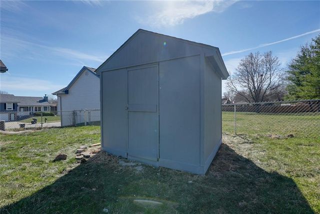 7024 N Winchester Avenue, Kansas City, MO 64119