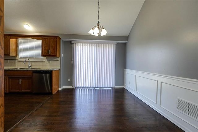 7024 N Winchester Avenue, Kansas City, MO 64119