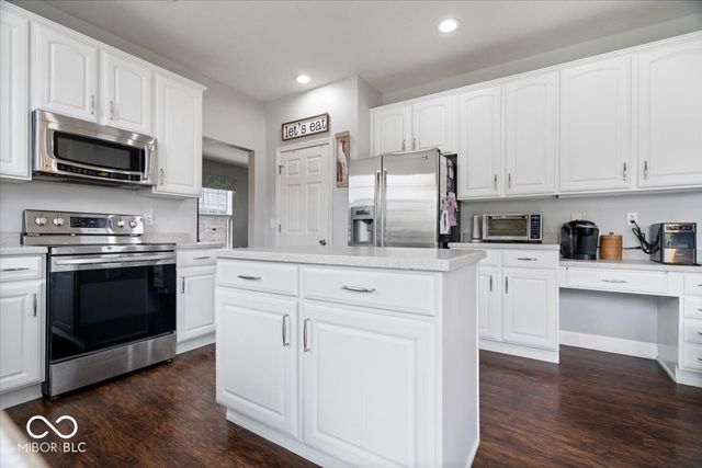 8702 N Autumnview Drive, Mccordsville, IN 46055