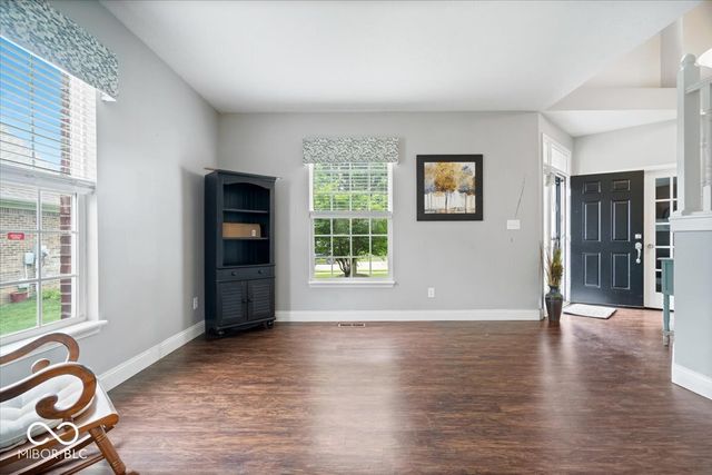 8702 N Autumnview Drive, Mccordsville, IN 46055