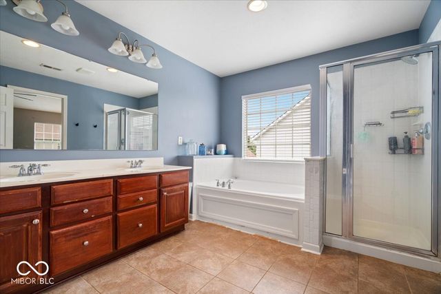 8702 N Autumnview Drive, Mccordsville, IN 46055
