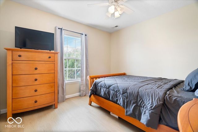 8702 N Autumnview Drive, Mccordsville, IN 46055