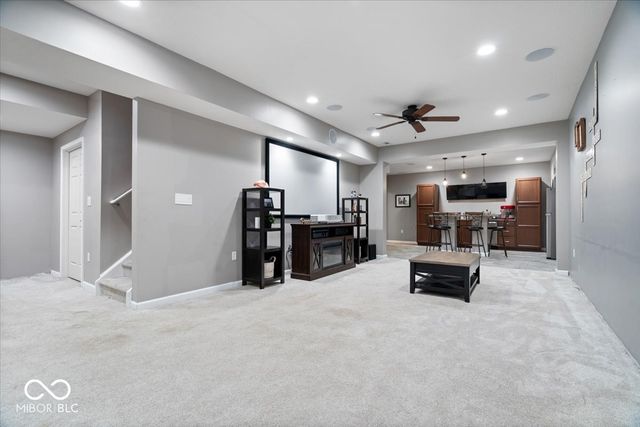8702 N Autumnview Drive, Mccordsville, IN 46055