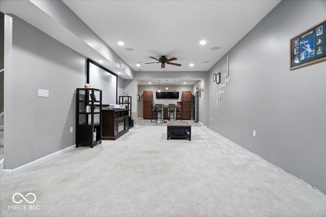 8702 N Autumnview Drive, Mccordsville, IN 46055