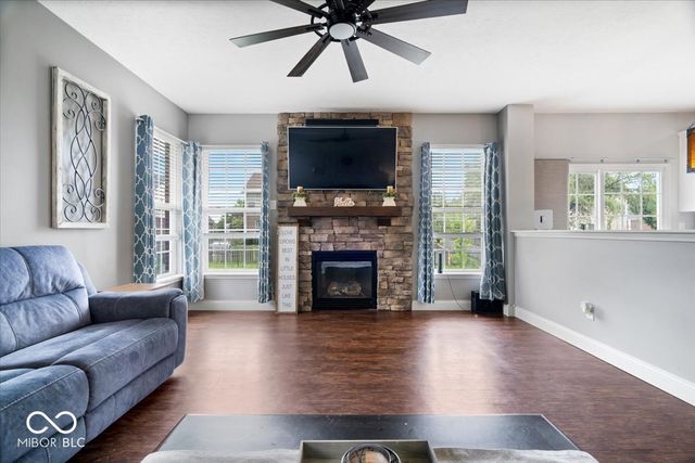 8702 N Autumnview Drive, Mccordsville, IN 46055