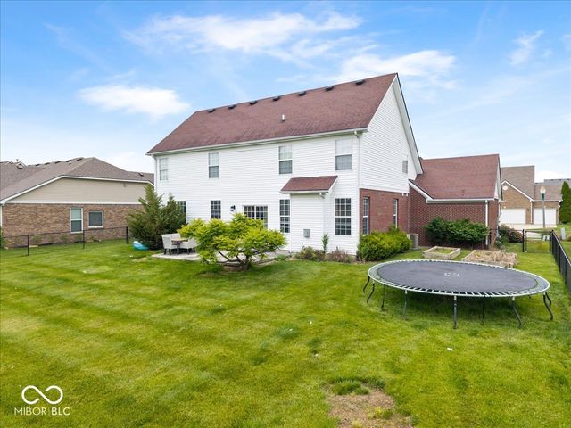 8702 N Autumnview Drive, Mccordsville, IN 46055