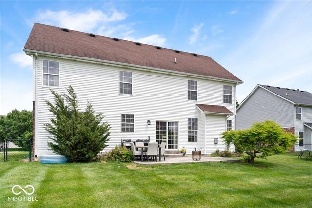 8702 N Autumnview Drive, Mccordsville, IN 46055