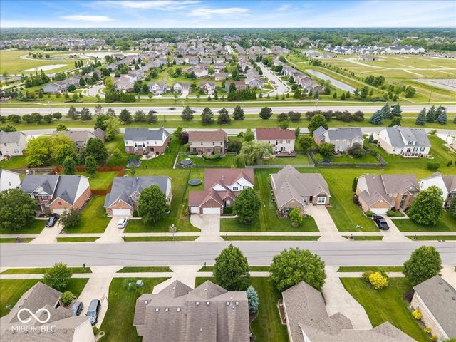 8702 N Autumnview Drive, Mccordsville, IN 46055