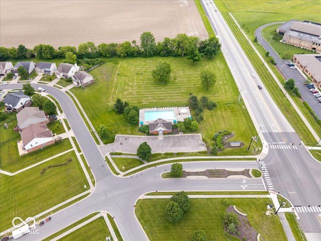 8702 N Autumnview Drive, Mccordsville, IN 46055