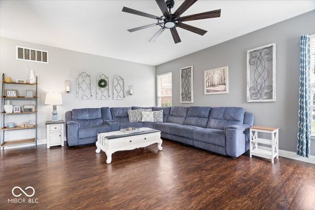 8702 N Autumnview Drive, Mccordsville, IN 46055