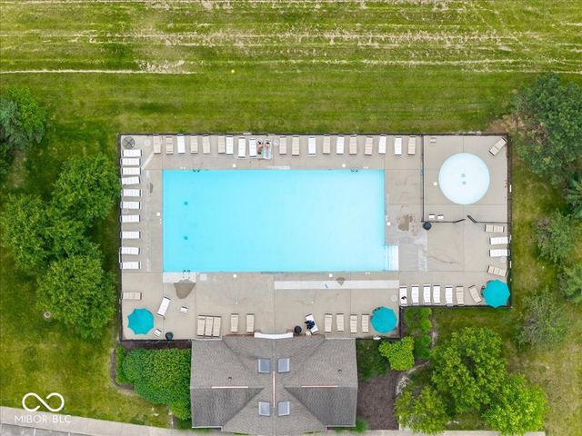8702 N Autumnview Drive, Mccordsville, IN 46055