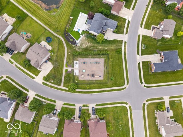 8702 N Autumnview Drive, Mccordsville, IN 46055