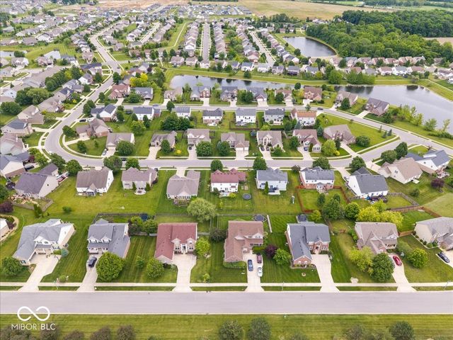 8702 N Autumnview Drive, Mccordsville, IN 46055