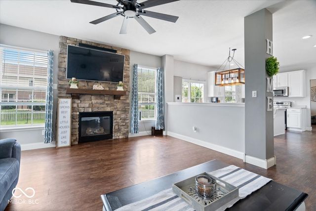 8702 N Autumnview Drive, Mccordsville, IN 46055