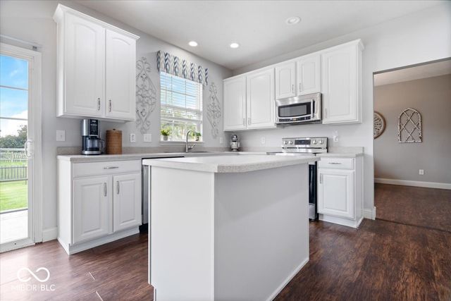 8702 N Autumnview Drive, Mccordsville, IN 46055