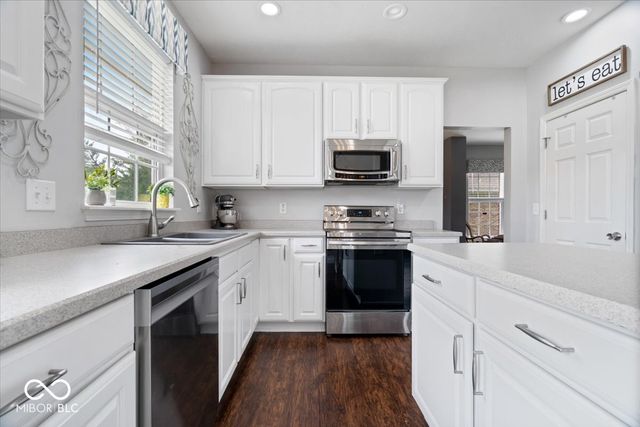 8702 N Autumnview Drive, Mccordsville, IN 46055