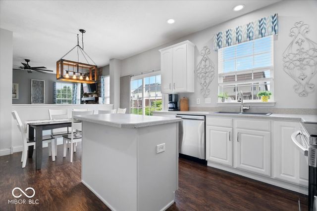 8702 N Autumnview Drive, Mccordsville, IN 46055