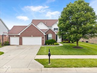 8702 N Autumnview Drive, Mccordsville, IN 46055