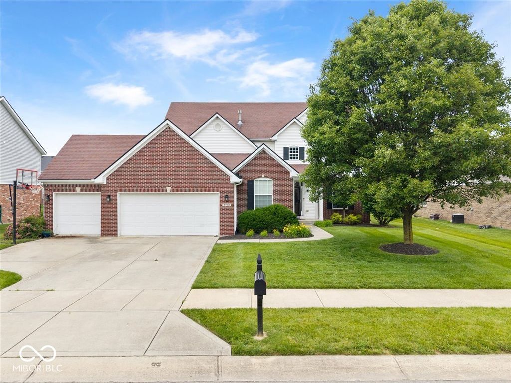 8702 N Autumnview Drive, Mccordsville, IN 46055