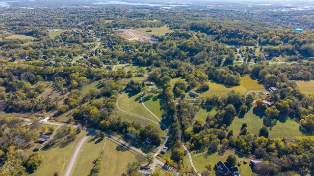 111 Patton Ln, Hendersonville, TN 37075