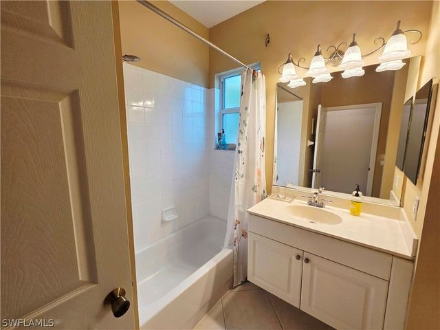 6775 Huntington Lakes CIR 202, Naples, FL 34119