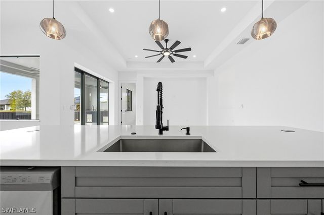 642 NW 28th TER, Cape Coral, FL 33993