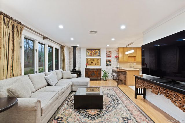 22 Franklin Drive, Mahopac, NY 10541