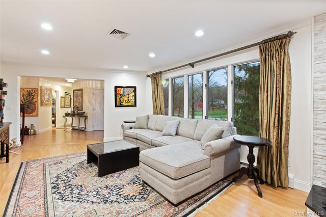 22 Franklin Drive, Mahopac, NY 10541