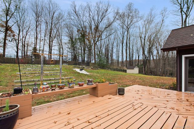 22 Franklin Drive, Mahopac, NY 10541