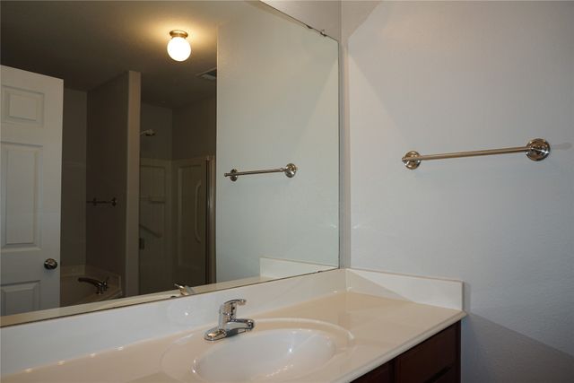 10037 Quail Glen Drive, Fort Worth, TX 76140