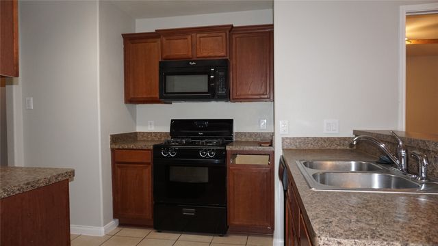 10037 Quail Glen Drive, Fort Worth, TX 76140