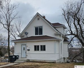 1725 S 28th Street, Omaha, NE 68105
