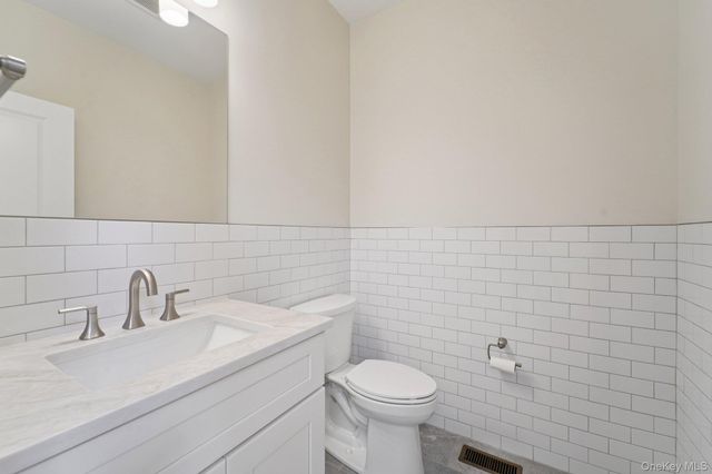 255 Congers Road, New City, NY 10956