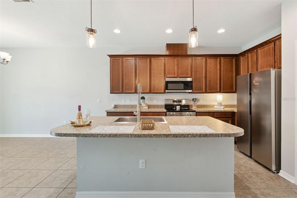 Image 5 of property listing at 2646 RIVER LANDING DRIVE, Sanford, FL 32771