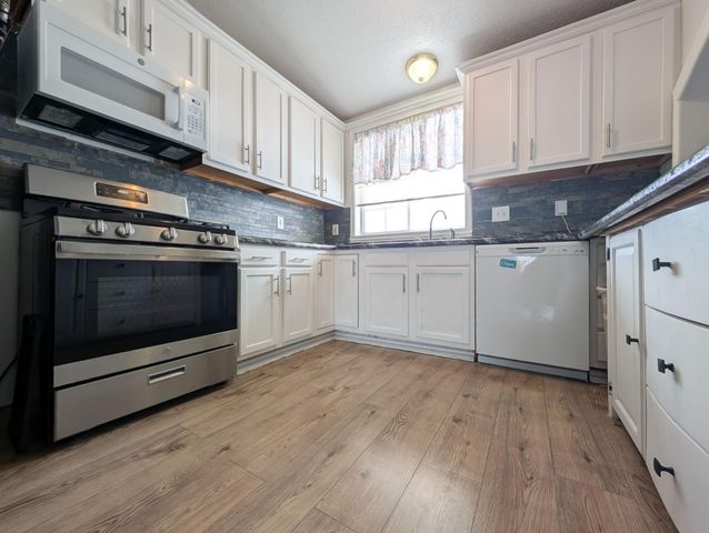 238 PINEWOOD Boulevard, West Fargo, ND 58078