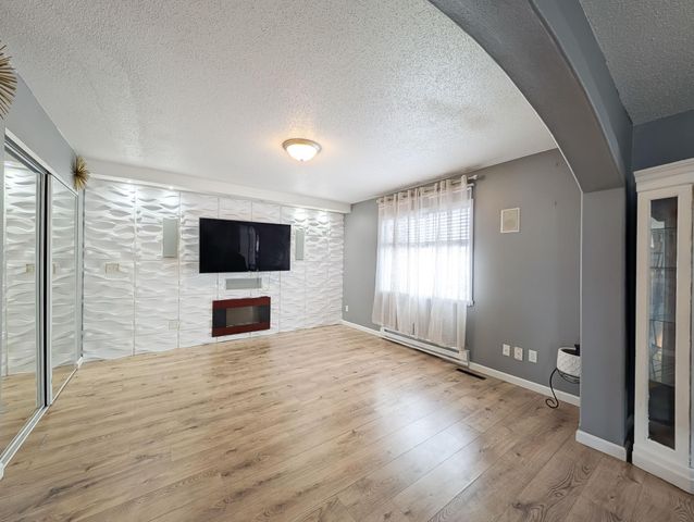 238 PINEWOOD Boulevard, West Fargo, ND 58078