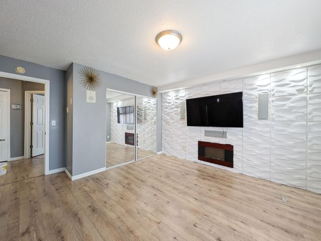 238 PINEWOOD Boulevard, West Fargo, ND 58078