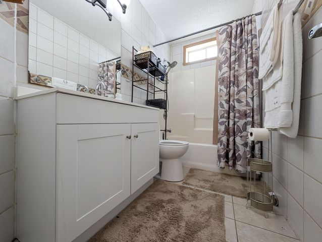 238 PINEWOOD Boulevard, West Fargo, ND 58078