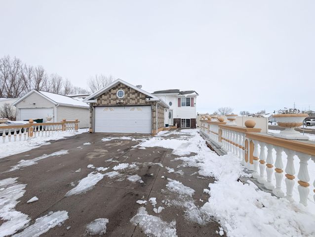 238 PINEWOOD Boulevard, West Fargo, ND 58078