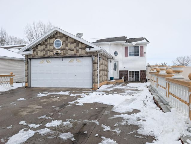 238 PINEWOOD Boulevard, West Fargo, ND 58078