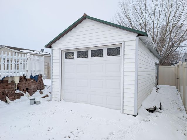 238 PINEWOOD Boulevard, West Fargo, ND 58078