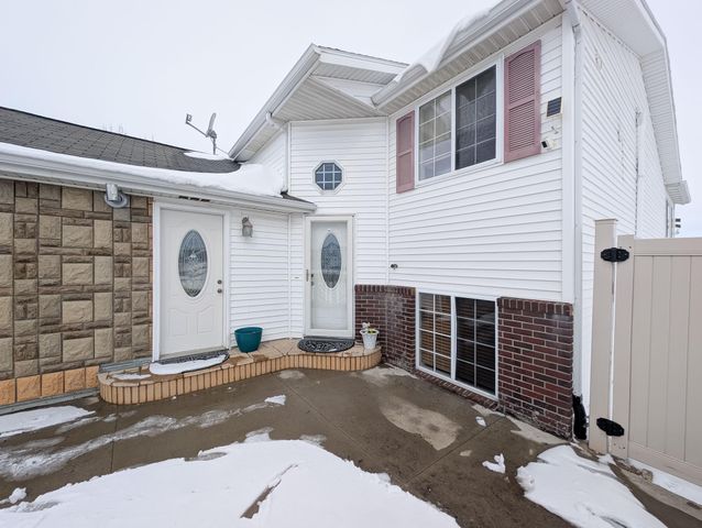 238 PINEWOOD Boulevard, West Fargo, ND 58078