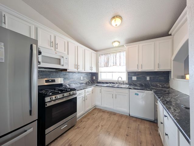 238 PINEWOOD Boulevard, West Fargo, ND 58078