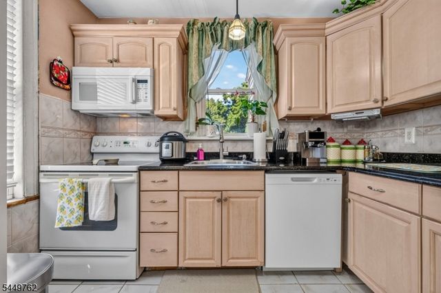 30 Elm St, Ridgefield Park Village, NJ 07660