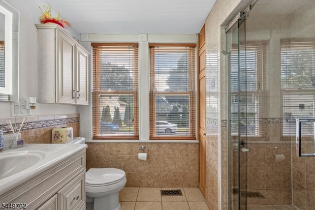 30 Elm St, Ridgefield Park Village, NJ 07660